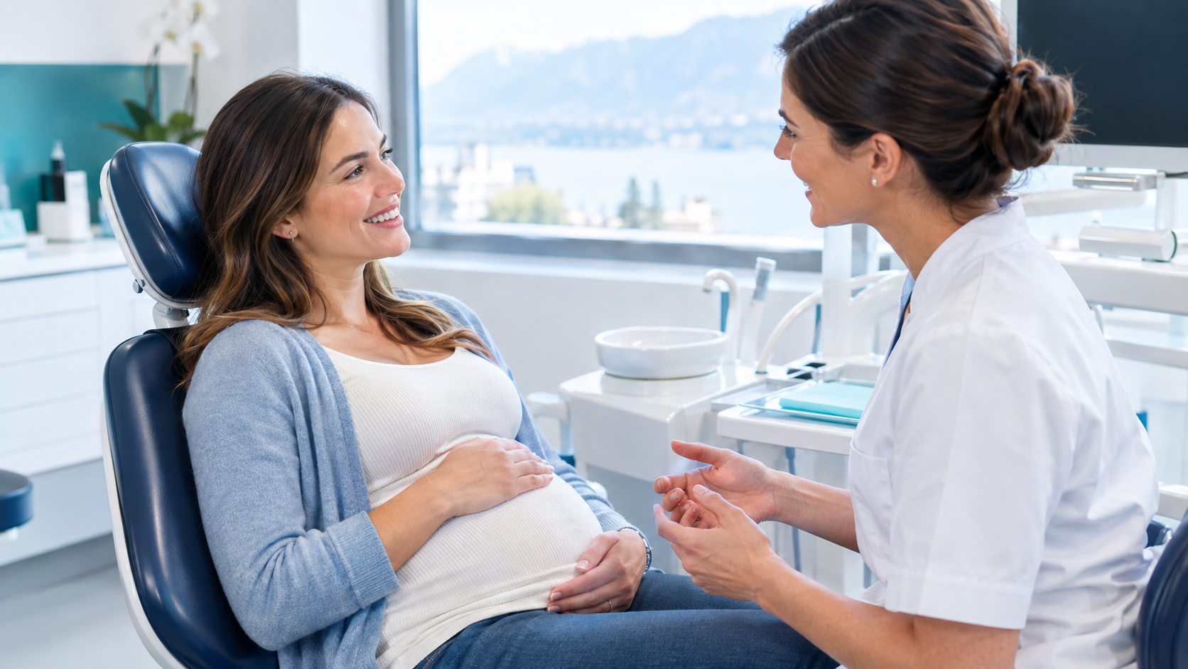 Future maman souriante echangeant avec sa dentiste avant un controle de routine, cabinet dentaire a Montreux